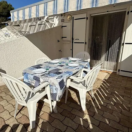 Pavillon Climatise Avec Terrasse Et Piscine Collective - Gn180-038 *